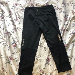 Lulu lemon below knee leggings